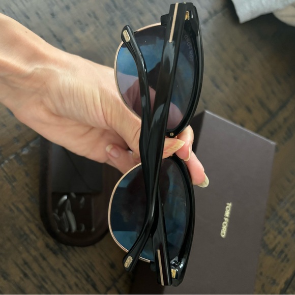 Tom Ford Sunglasses! With case! - Picture 3 of 8